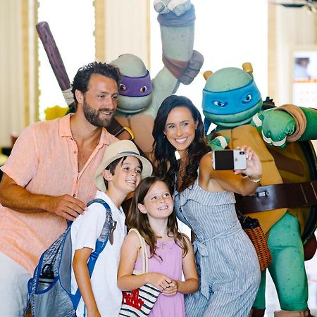 Nickelodeon Hotels & Resorts Πούντα Κάνα Εξωτερικό φωτογραφία The Teenage Mutant Ninja Turtles at the Nickelodeon Hotel in Punta Cana, Dominican Republic